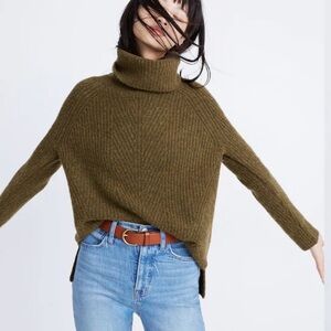 Madewell Sweater in Olive Green- S
